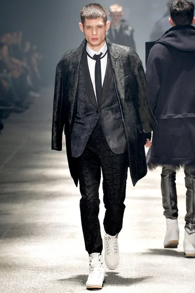 Look 40